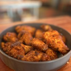 Atomic Lounge & Pizza Kitchen - Wings were tasty!!