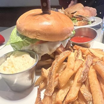 The Franklin Restaurant & Bar - Crab cake sandwich - Breakfast & Brunch Near Me - Secaucus, New Jersey The Franklin Restaurant & Bar - Crab cake sandwich - Breakfast & Brunch Near Me - Secaucus, New Jersey