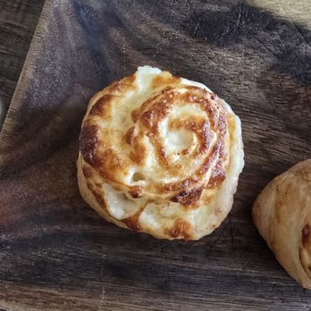 Fratelli's Pizza - Garlic cheese roll looks like a pretty flower - Pizza Near Me - North Hills, California Fratelli's Pizza - Garlic cheese roll looks like a pretty flower - Pizza Near Me - North Hills, California