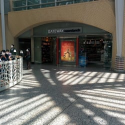 Great Canadian News Company - Inside entrance from BCE place