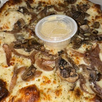 Mondo Pizza - Pizza with the garlic butter, YUMMY!!! - Pizza Near Me - Dallas, Texas Mondo Pizza - Pizza with the garlic butter, YUMMY!!! - Pizza Near Me - Dallas, Texas