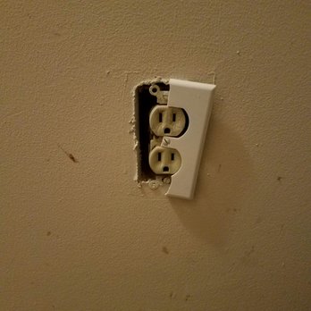 Atlanta Green Maids - Broken upstairs hallway outlet. If I was alerted that this 'accident' happened, I wouldn't have been so upset as honesty is the best policy. - Home Cleaning Near Me - Atlanta, Georgia