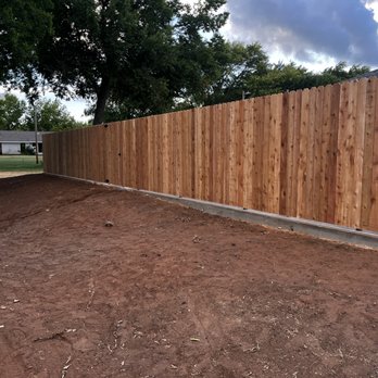 Mills Fence Services - Sulphur, Oklahoma
8' transitioned into 7' Wood Privacy - Fences & Gates Near Me - Tulsa, Oklahoma