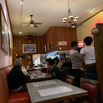 Big Lantern - Big tables and little tables, busy comfortable and clean Chinese restaurant - Dim Sum Near Me - San Francisco, California