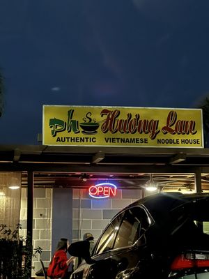 Pho Huong Lan by null