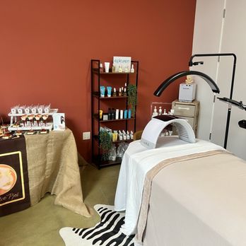 Mi Dulce Pjel - Facial bed and products - Estheticians Near Me - Pasadena, California Mi Dulce Pjel - Facial bed and products - Estheticians Near Me - Pasadena, California