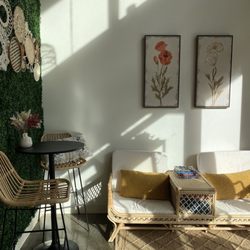 Foot Bar - Waiting area