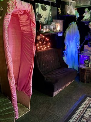 The Avenue Bar by null