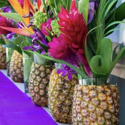 Wholesale-Tropical-Flowers.Com - King Ginger, Tropical le fleur Heliconia, orchid stems, green ice calathea