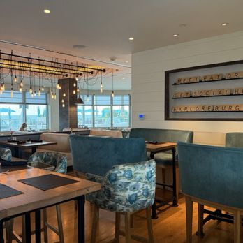 BRGR Kitchen & Bar - Treasure Island Beach Resort - Social areas - New American Near Me - Treasure Island, Florida