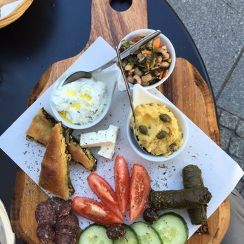 Rises Delicacies - Klein Meze Teller - Delicatessen Near Me - Berlin, BE