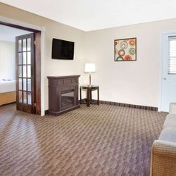 Howard Johnson Hotel & Suites by Wyndham Miramichi - Guest room