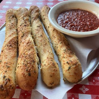 Gianni's Pizza - Garlic and cheese breadsticks w/marinara - Italian Near Me - Monterey, California
