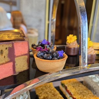 Place Dufferin - Buffets Near Me - Quebec City, Quebec Place Dufferin - Buffets Near Me - Quebec City, Quebec
