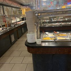 King Buffet - Buffett all clean and organized.