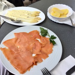 Zum Horrweiler Hecht - Spargel mit Lachs & Kartoffeln