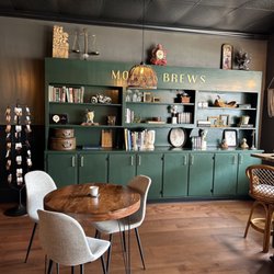 Moody Brew Coffee & Lounge - Inside decor, nice!