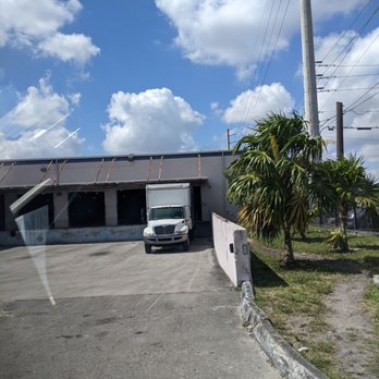 Laparkan Express - Cashier's office to purchase box/container/barrel and to pay for shipment after, walk up the steps to the right or the truck - Shipping Centers Near Me - Miami, Florida
