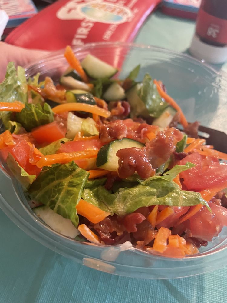 Tiffany’s Eats & Treats Logo