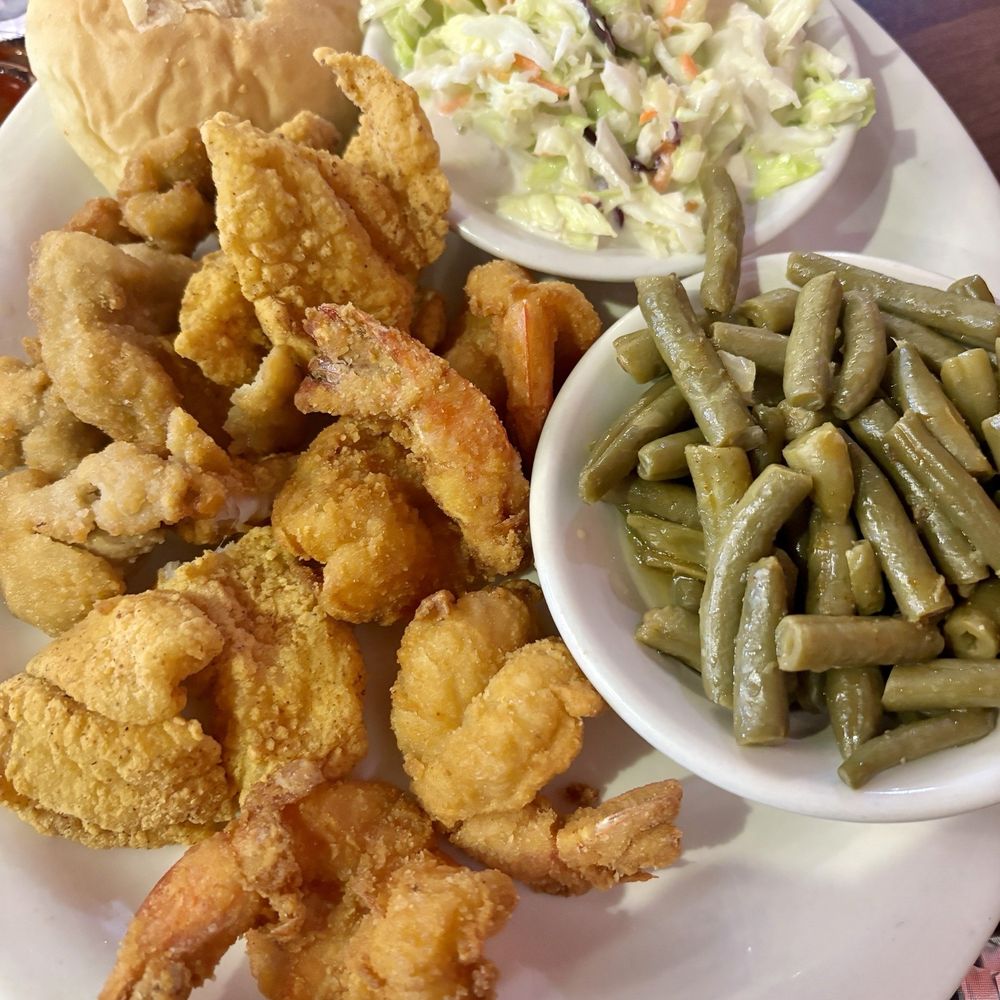 Fried Fish, Shrimp, and Oyster lunch special. Everything was good in this plate. Fried Fish, Shrimp, and Oyster lunch special. Everything was good in this plate.
