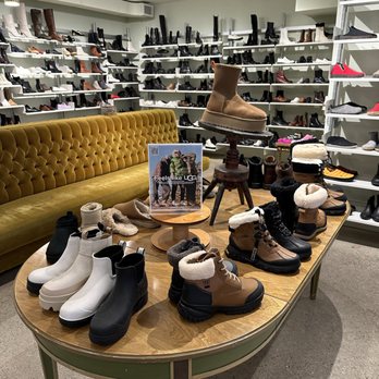 Gravitypope - UGG at gravitypope Toronto - Shoe Stores Near Me - Toronto, Ontario