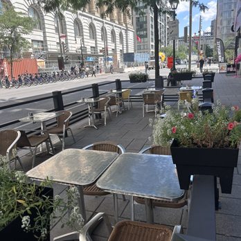 Le Cartet - Street seating outdoors - French Near Me - Montreal, Quebec Le Cartet - Street seating outdoors - French Near Me - Montreal, Quebec