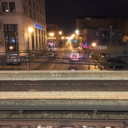 CTA - Lawrence - A little more lively than nearby CTA Wilson.