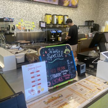 Happy Lemon - Order counter. Prep in rear. - Bubble Tea Near Me - Pleasanton, California
