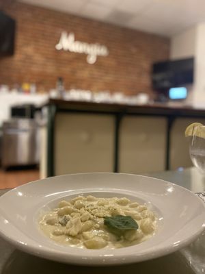 Mangia - Eat on Main by null