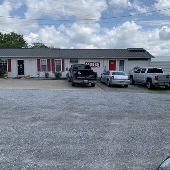 Robert Head's B-B-Q - Nothing fancy, but a nice clean little building out in the front of a farm - classic BBQ joint! - Barbeque Near Me - Cedar Hill, Tennessee Robert Head's B-B-Q - Nothing fancy, but a nice clean little building out in the front of a farm - classic BBQ joint! - Barbeque Near Me - Cedar Hill, Tennessee