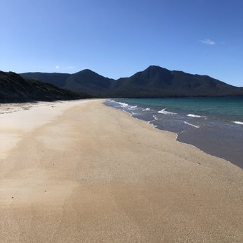 Wineglass Bay - Hazard beach - Beaches Near Me - Coles Bay, TAS