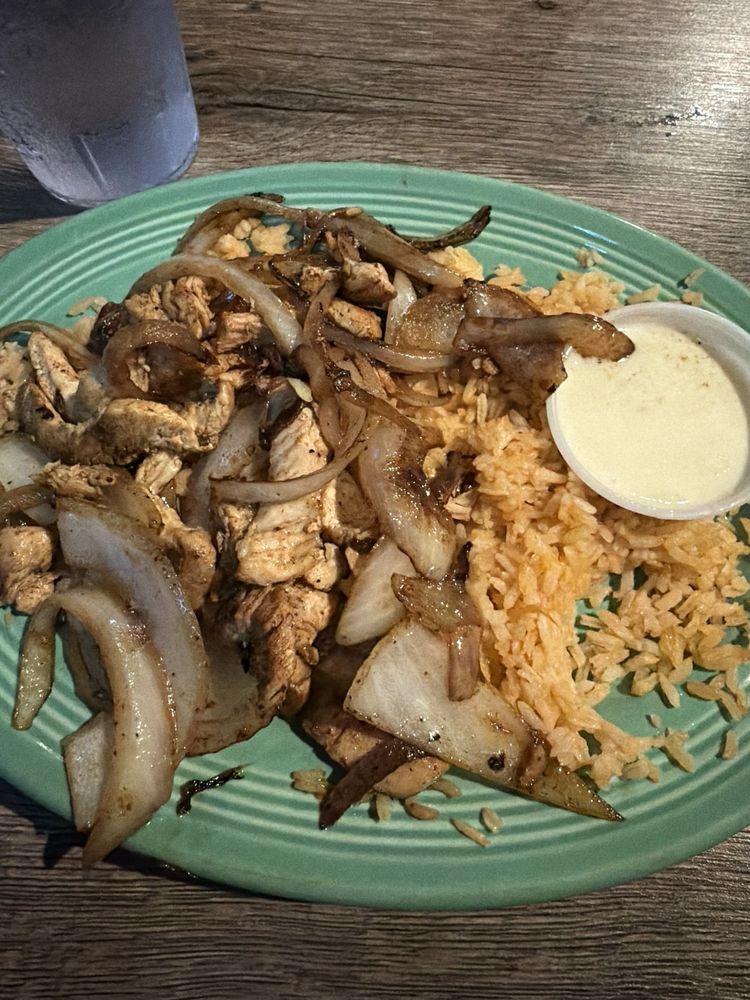 La Quesadilla Mexican Grill Logo