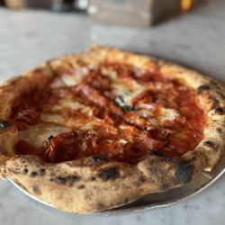 Aumm Aumm Pizzeria and Wine Bar
