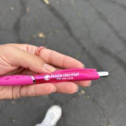 The kids dentist of las vegas - Free cute pen