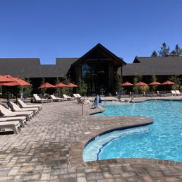 Absolutely an incredible place to go spend your time, relaxing, horseback riding swimming pool, gourmet dining, and beautiful views