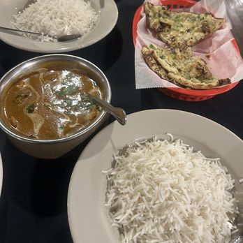 Bay Leaf Indian Restaurant And Bar - Garlic chili naan, chicken Tikka Masala - Bars Near Me - Peoria, Illinois