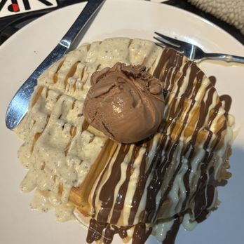 Chocolate Drip - kinder Bueno waffle with kinder ice cream - Gelato Near Me - Richardson, Texas Chocolate Drip - kinder Bueno waffle with kinder ice cream - Gelato Near Me - Richardson, Texas