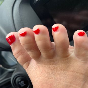 Bijou Nail Lounge - Again... partially painted.. not well trimmed and pieces of callous/paraffin all over. - Nail Salons Near Me - New Braunfels, Texas