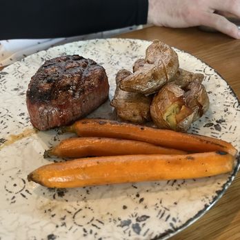Bigfire - Filet with potatoes and carrots - American Near Me - Orlando, Florida Bigfire - Filet with potatoes and carrots - American Near Me - Orlando, Florida