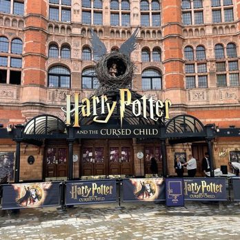 Palace Theatre - An impressive facade outside awaits your entry. - Performing Arts Near Me - London, XGL Palace Theatre - An impressive facade outside awaits your entry. - Performing Arts Near Me - London, XGL