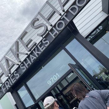 Shake Shack Fishers - Grabbing lunch - Burgers Near Me - Fishers, Indiana Shake Shack Fishers - Grabbing lunch - Burgers Near Me - Fishers, Indiana
