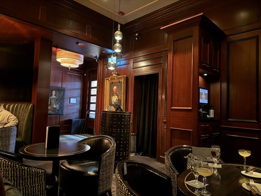 Hy's Steakhouse & Cocktail Bar by null