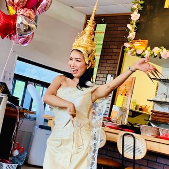 Thailicious - Another dance - Thai Near Me - North Charleston, South Carolina