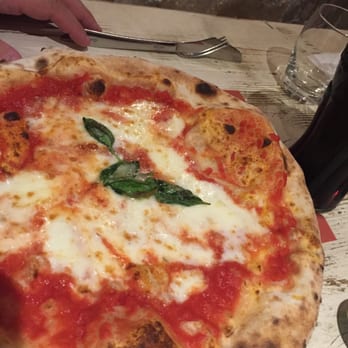 Rossopomodoro - Margherita Pizza - excellent - Napoletana Near Me - Venezia, VE Rossopomodoro - Margherita Pizza - excellent - Napoletana Near Me - Venezia, VE