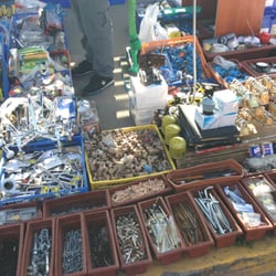 Puesto 13 - Feria de Avenida Grecia - Más cosas para el arreglo del hogar.