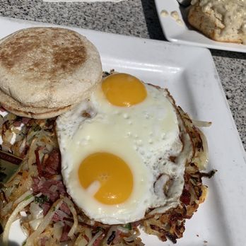 The Knick - Corned Beef hash - Breakfast & Brunch Near Me - Milwaukee, Wisconsin