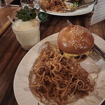Causwells - Americana Burger - New American Near Me - San Francisco, California Causwells - Americana Burger - New American Near Me - San Francisco, California