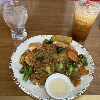 Zen Thai - Pad Woon Sen with shrimp, minus onions. - Thai Near Me - Phoenix, Arizona Zen Thai - Pad Woon Sen with shrimp, minus onions. - Thai Near Me - Phoenix, Arizona