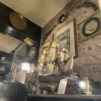 The Crown and Anchor - Decorations - Pubs Near Me - Monterey, California