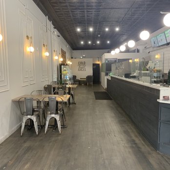 Extract Juicery - Cool, clean interior. - Juice Bars & Smoothies Near Me - Wheaton, Illinois